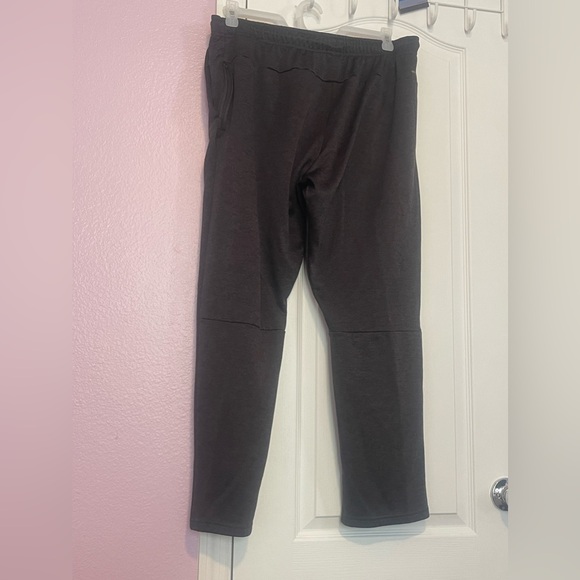 Like new Tech Fleece Performance pants 100% Polyester - Picture 2 of 4